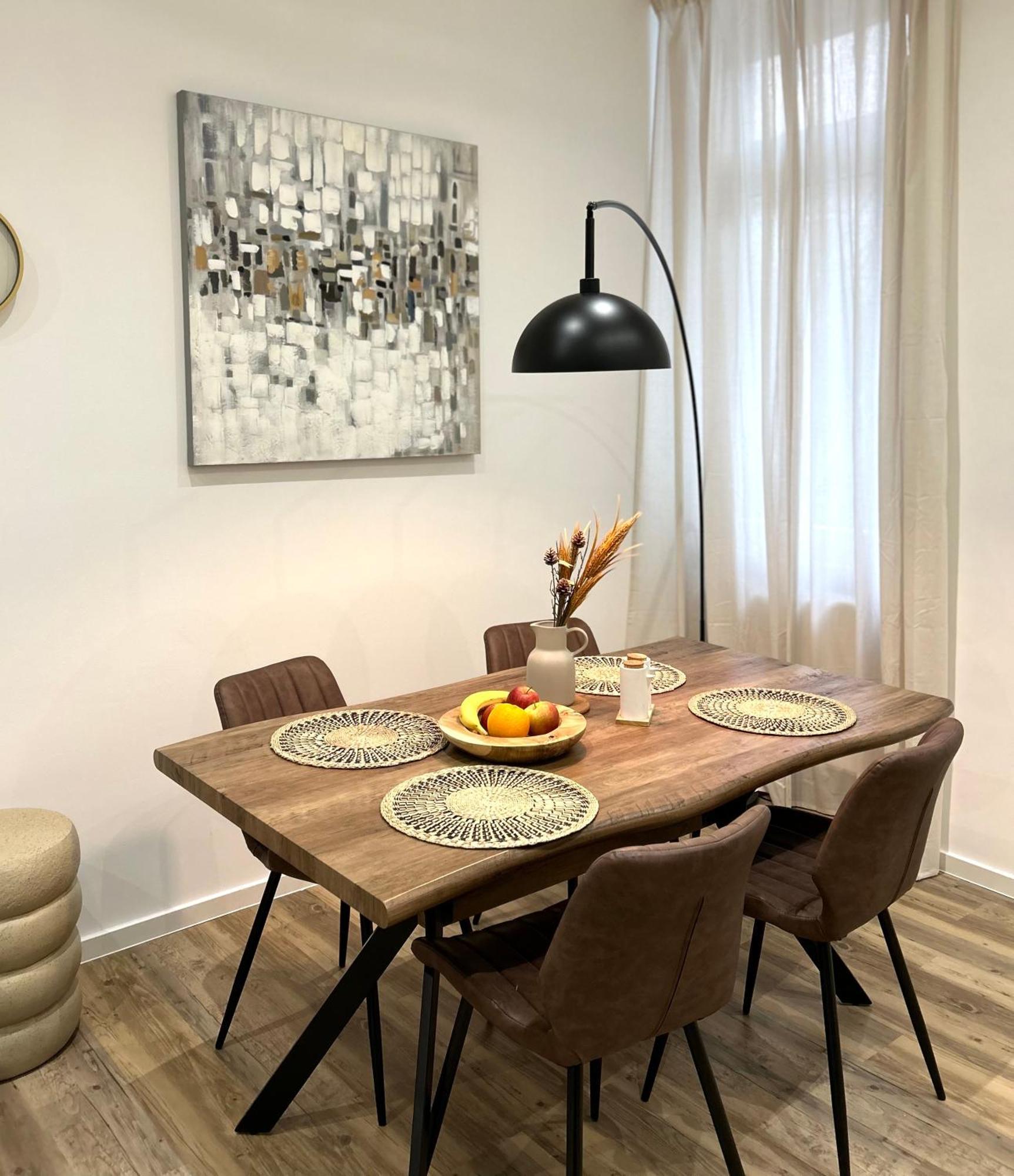 Designer In Lage Fuer 6 Gaeste Apartment Karlsruhe